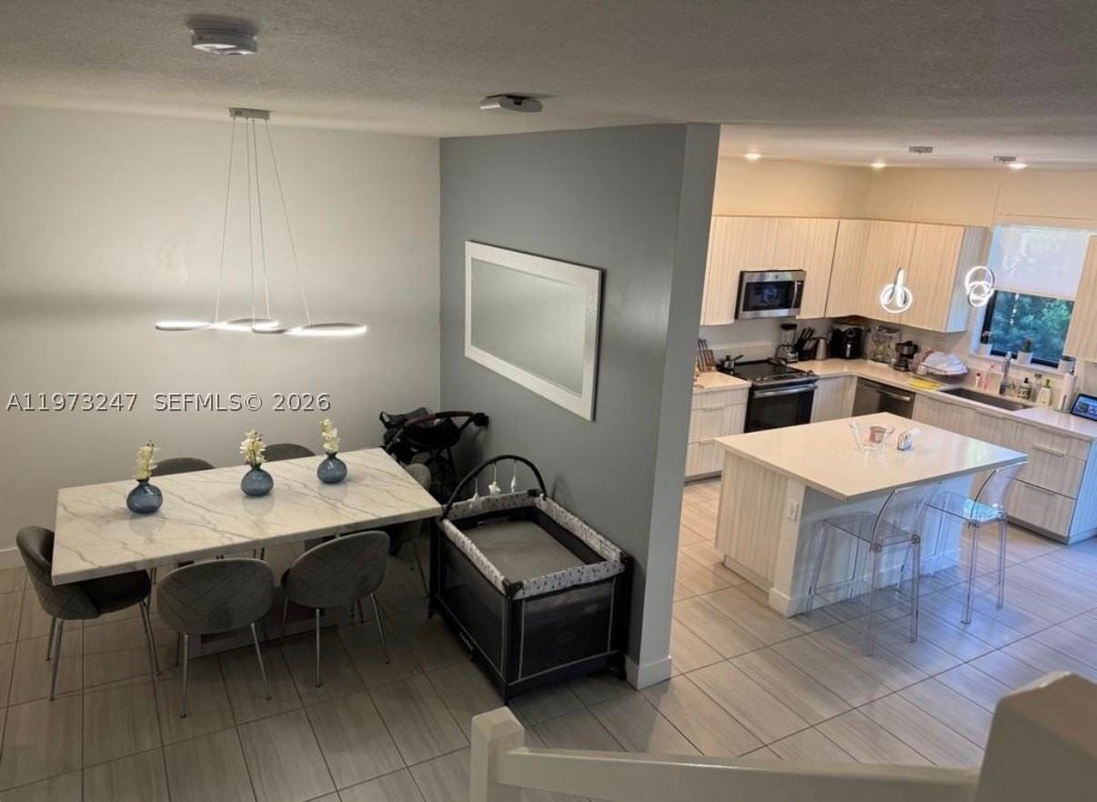 10521 Nw 81st Ter - Photo 6 of 25