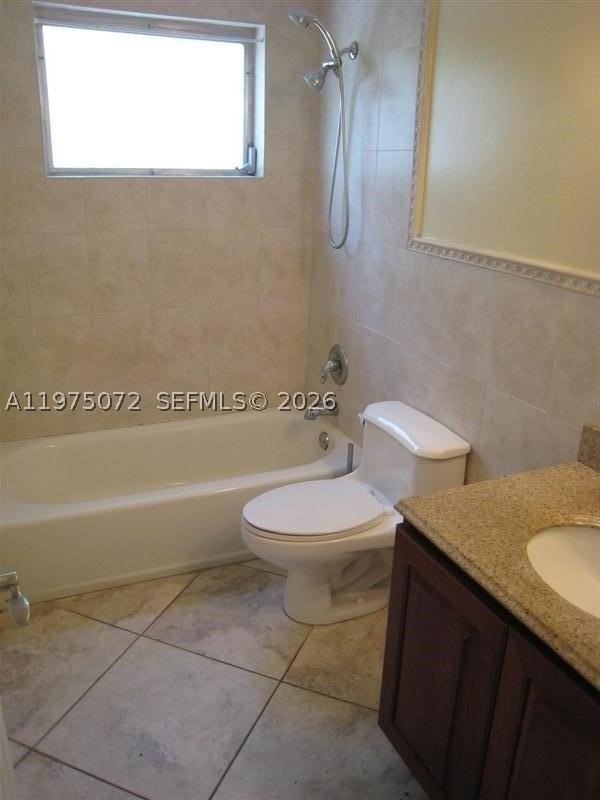 7722 Camino Real #E301 - Photo 7 of 20