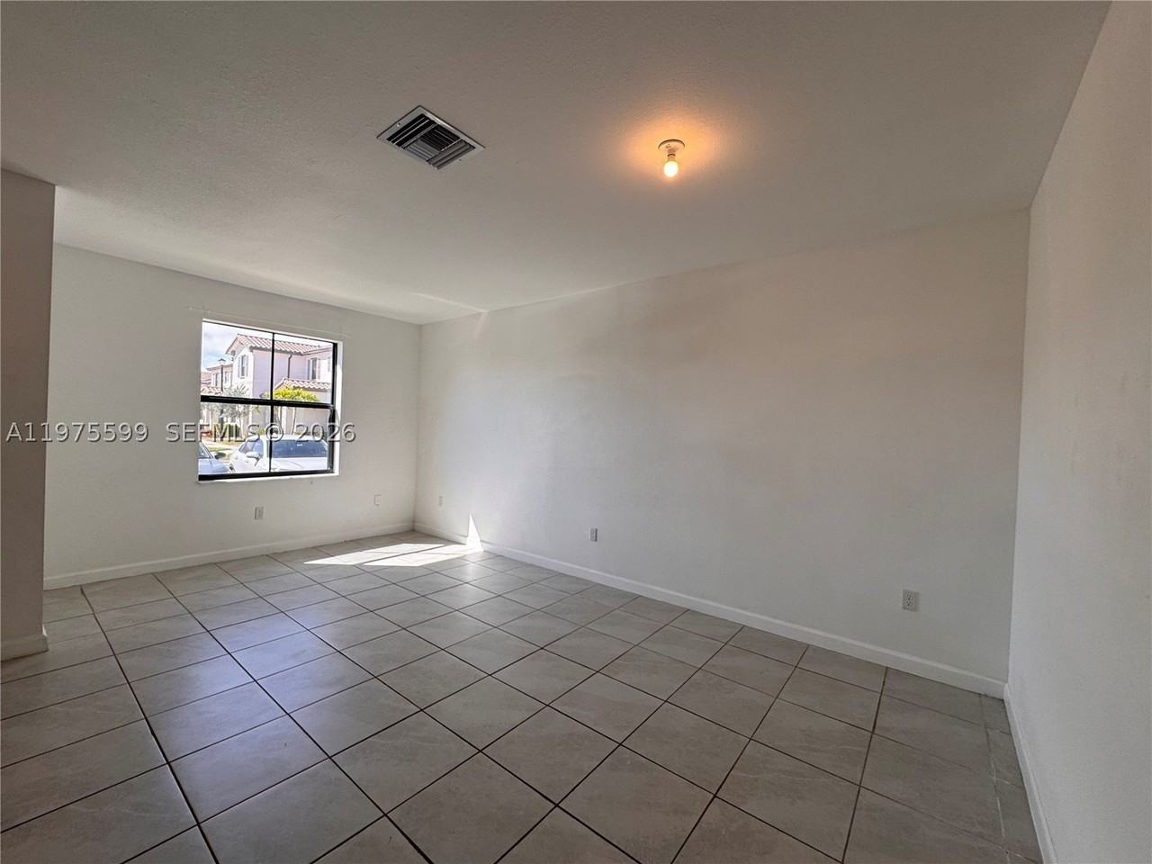 11813 Sw 246th Ter #11813 - Photo 2 of 13