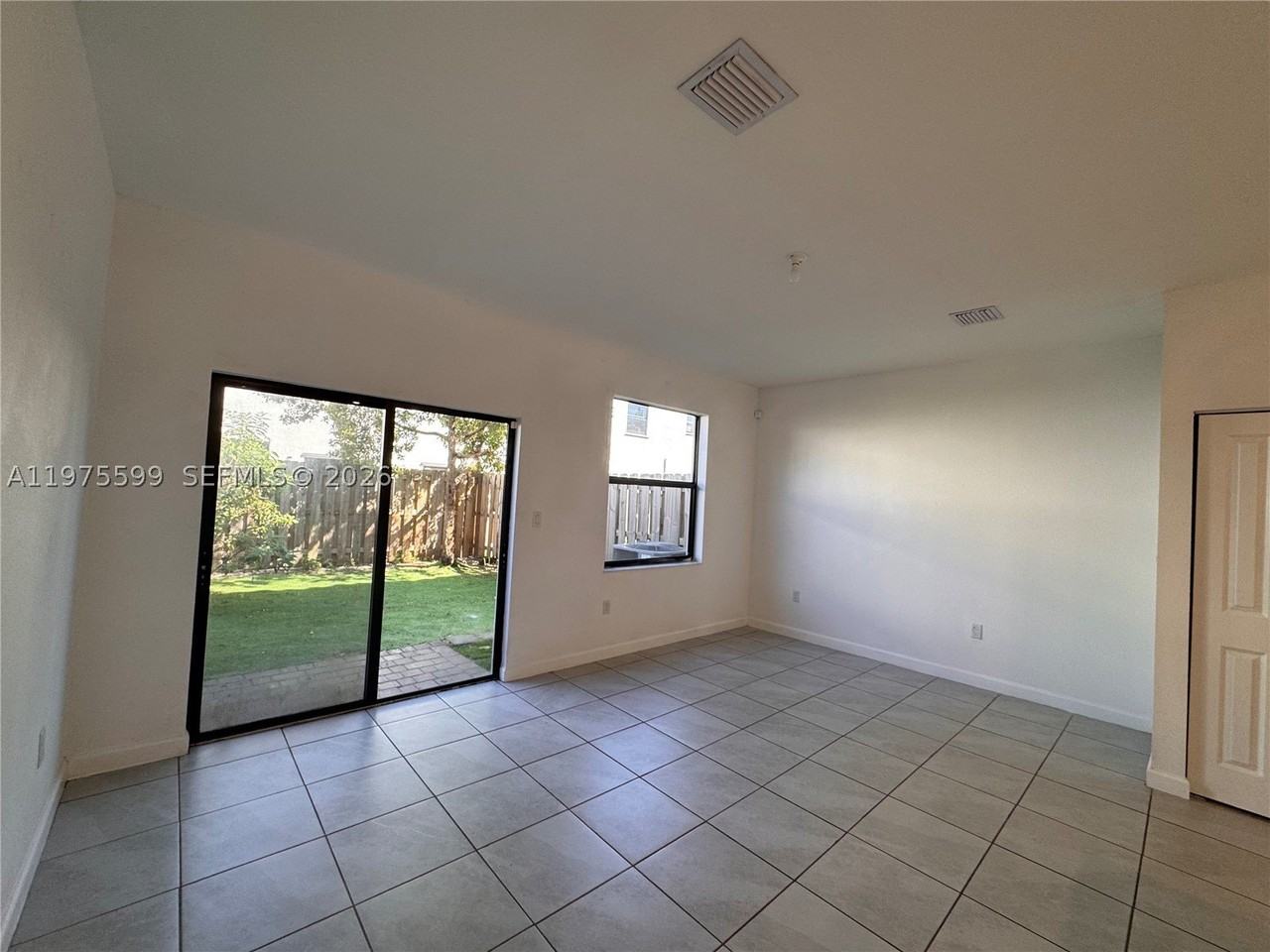 11813 Sw 246th Ter #11813 - Photo 4 of 13