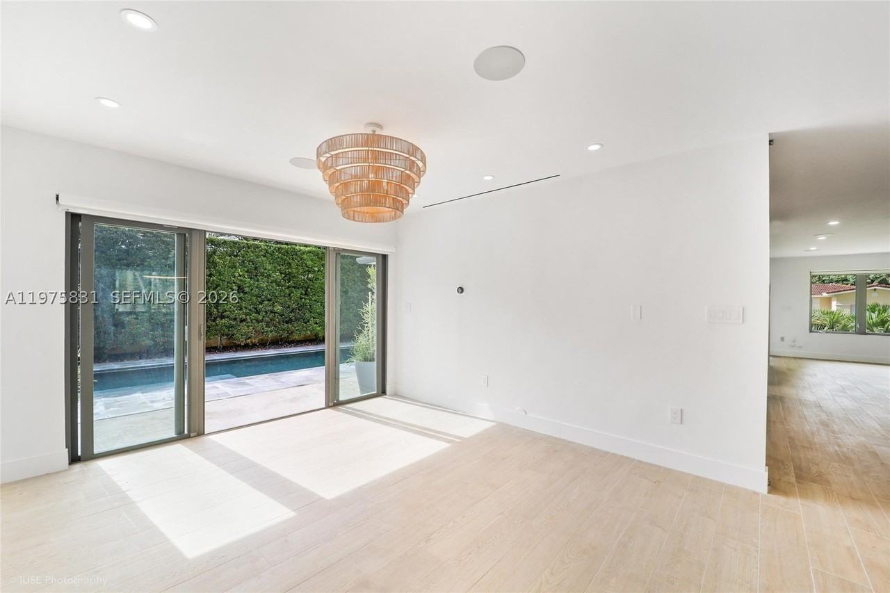 555 Ne 52nd Ter #0 - Photo 5 of 40