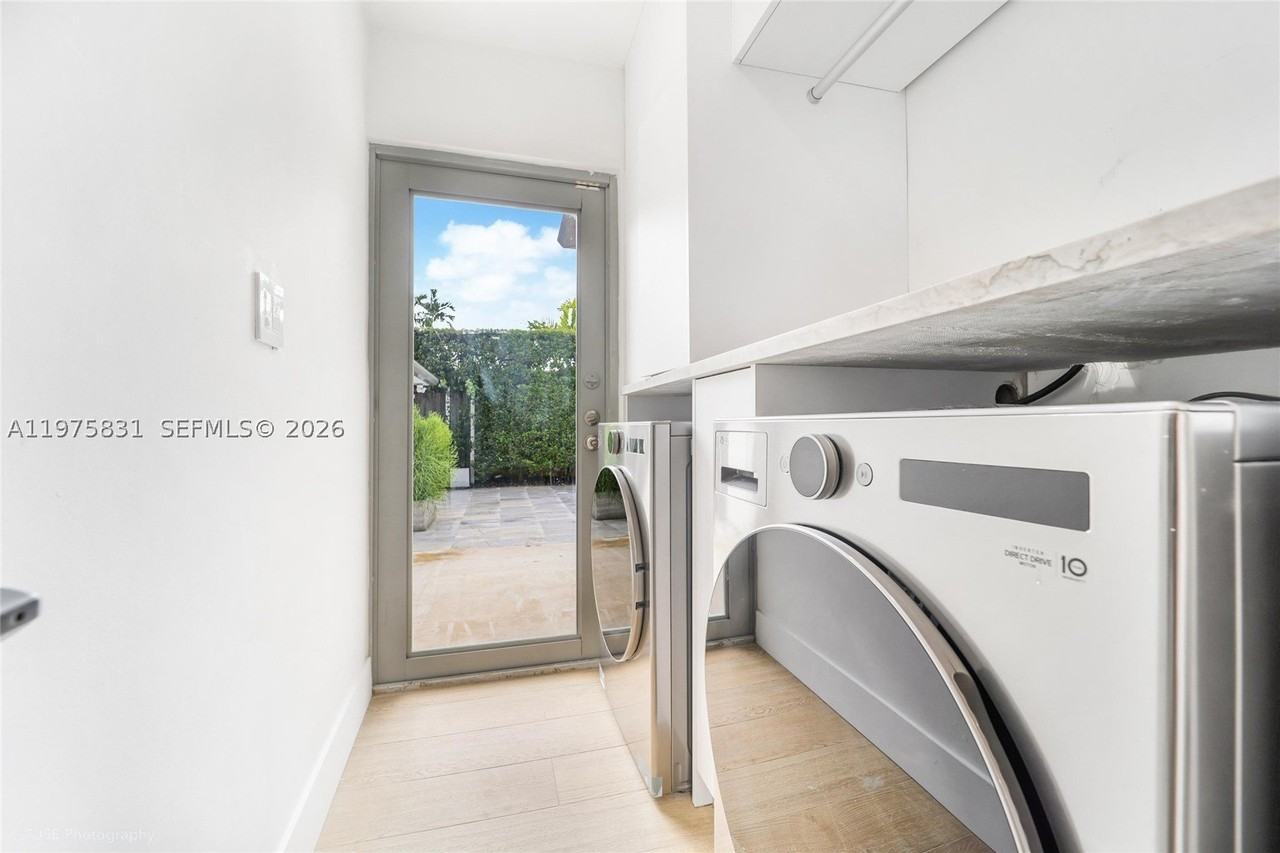 555 Ne 52nd Ter #0 - Photo 6 of 40