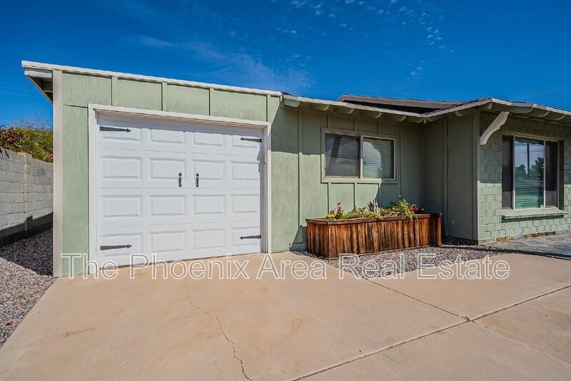 8654 E Windsor Ave - Photo 4 of 50