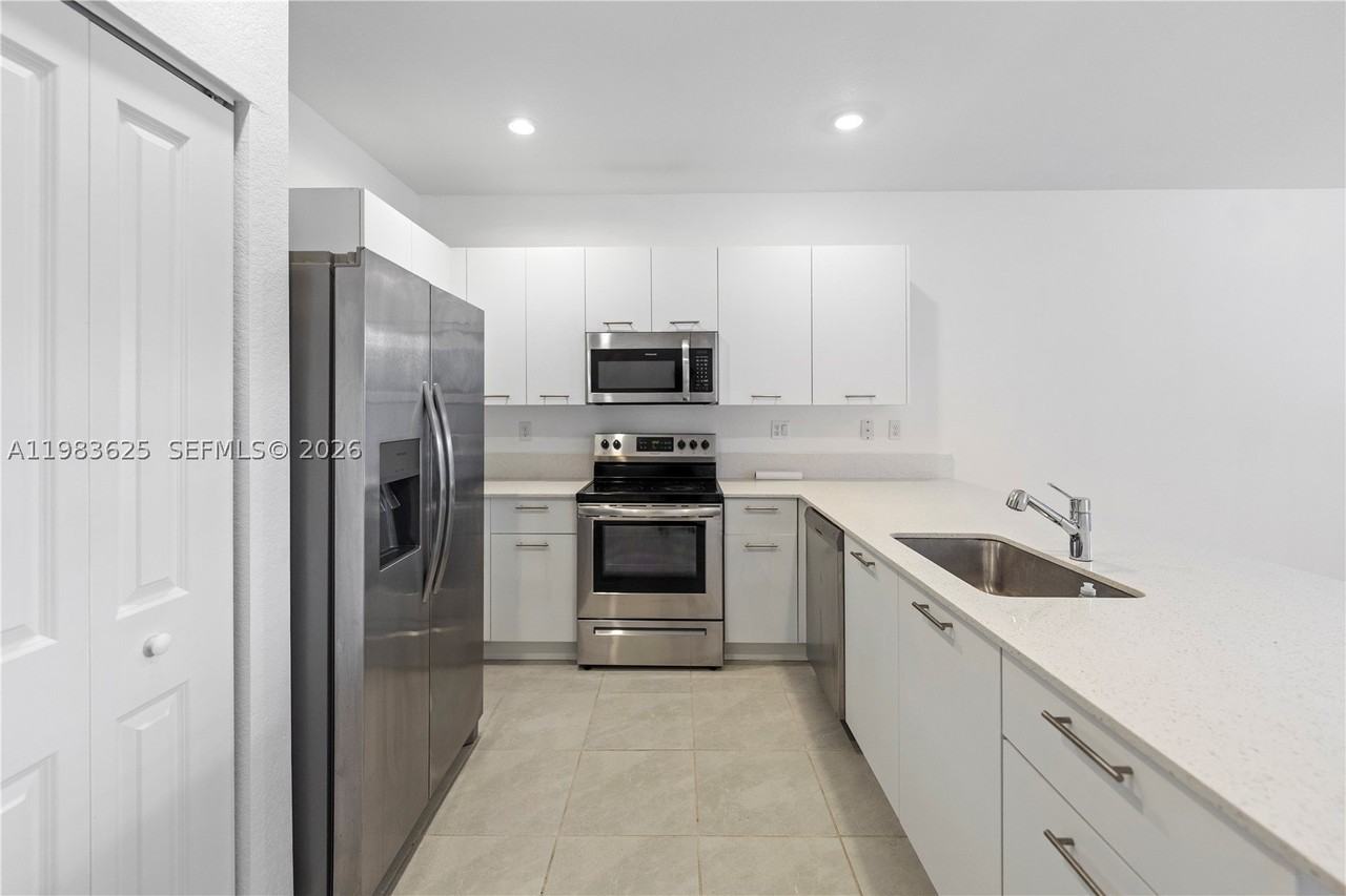 12258 Nw 24th Pl - Photo 6 of 29