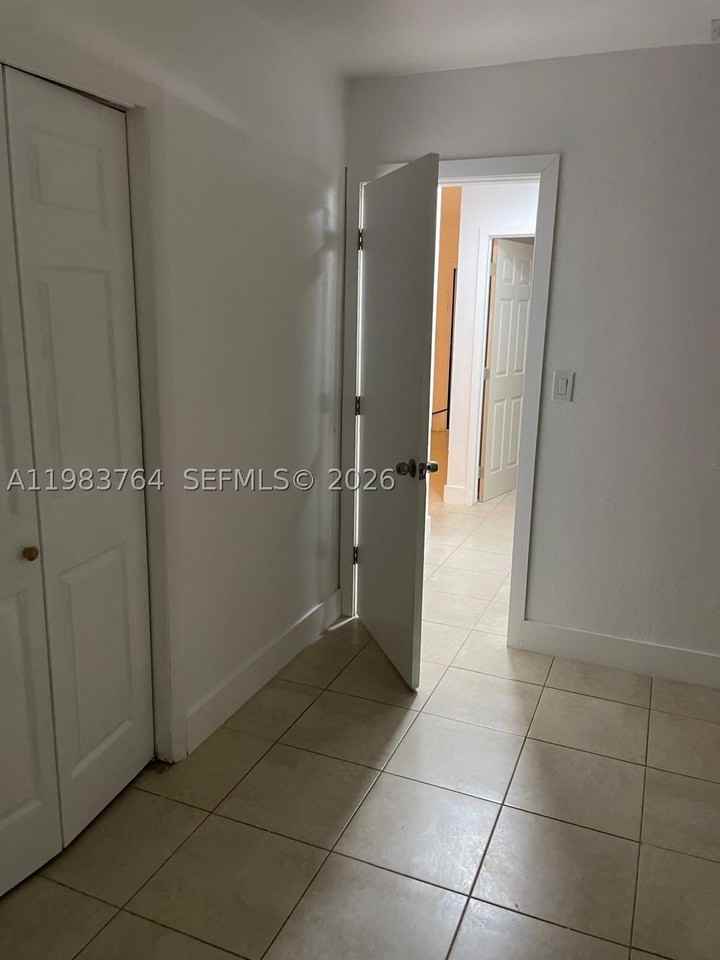 210 Ne 40th Ct #1-2 - Photo 2 of 5