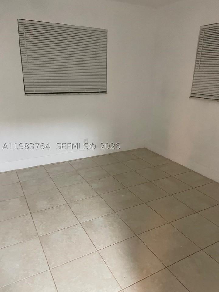 210 Ne 40th Ct #1-2 - Photo 3 of 5