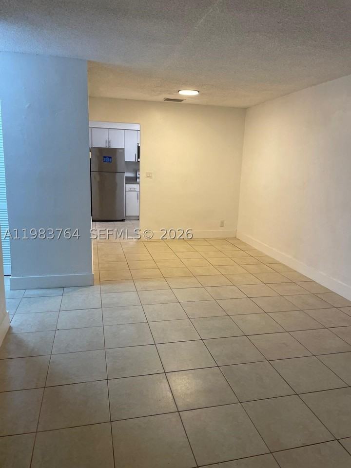 210 Ne 40th Ct #1-2 - Photo 5 of 5