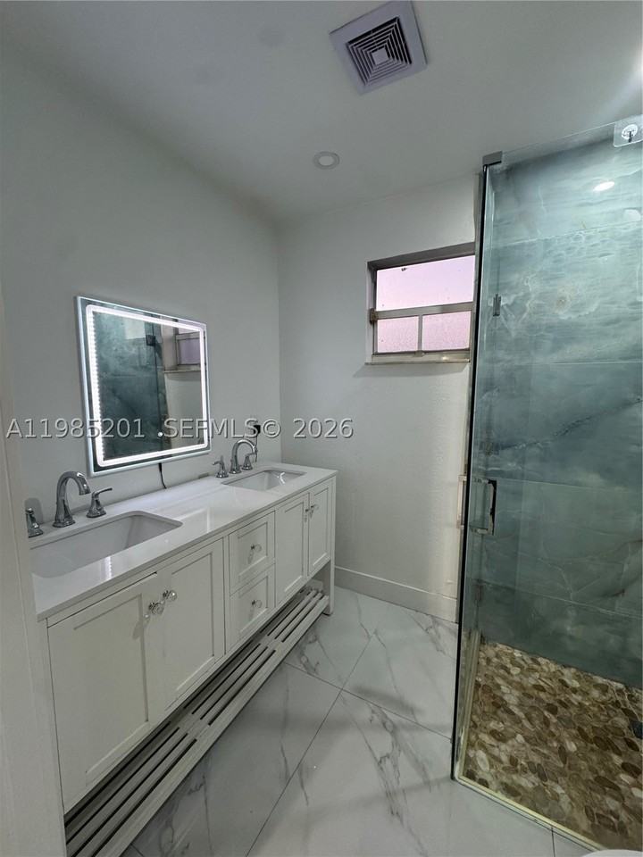 9633 Sw 11th Ter - Photo 2 of 4