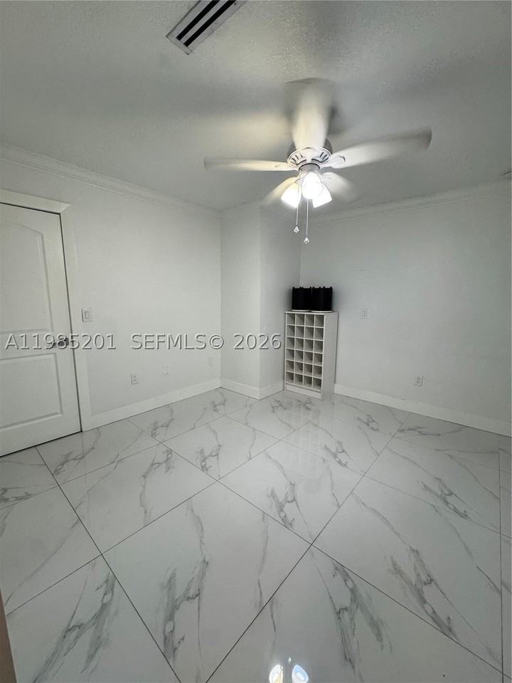 9633 Sw 11th Ter - Photo 3 of 4
