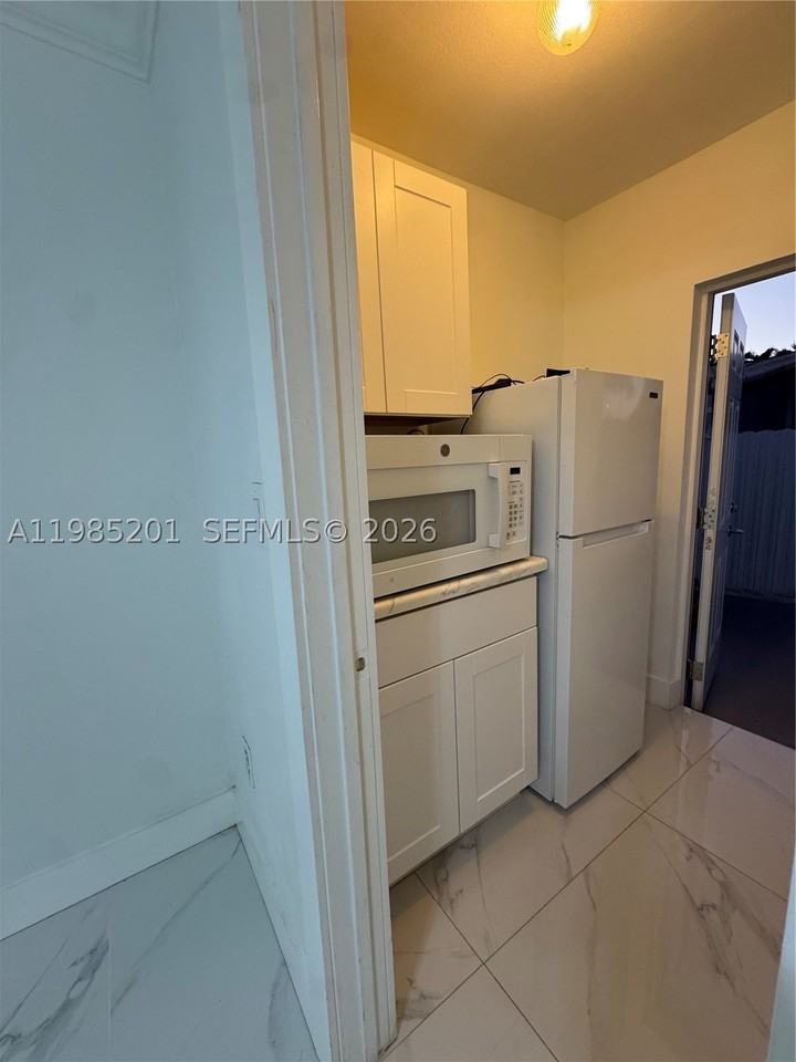 9633 Sw 11th Ter - Photo 4 of 4