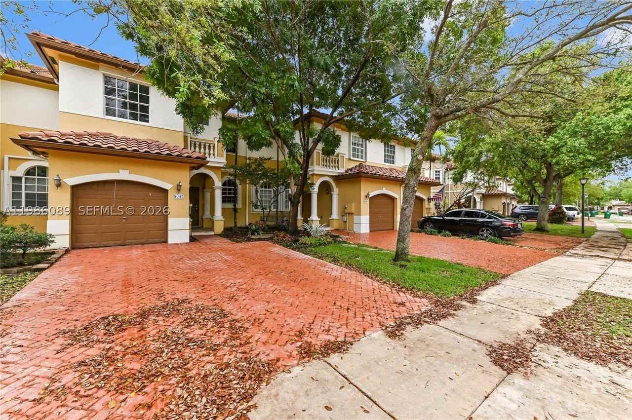 5043 Sw 140th Ter - Photo 4 of 34