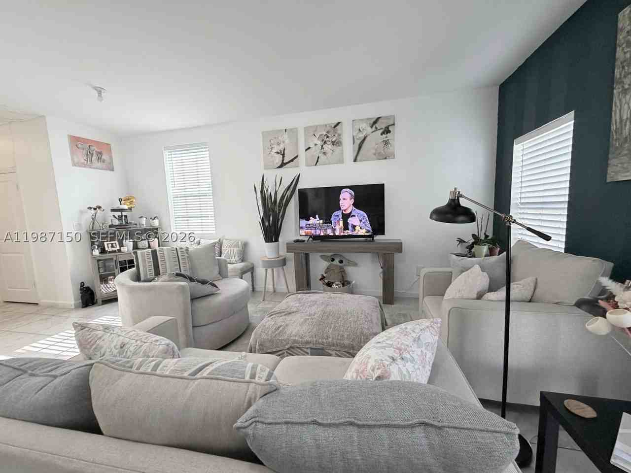 4002 Nw 11th Dr - Photo 5 of 29