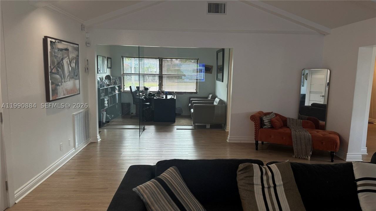 4905 Bayberry Ln - Photo 6 of 29