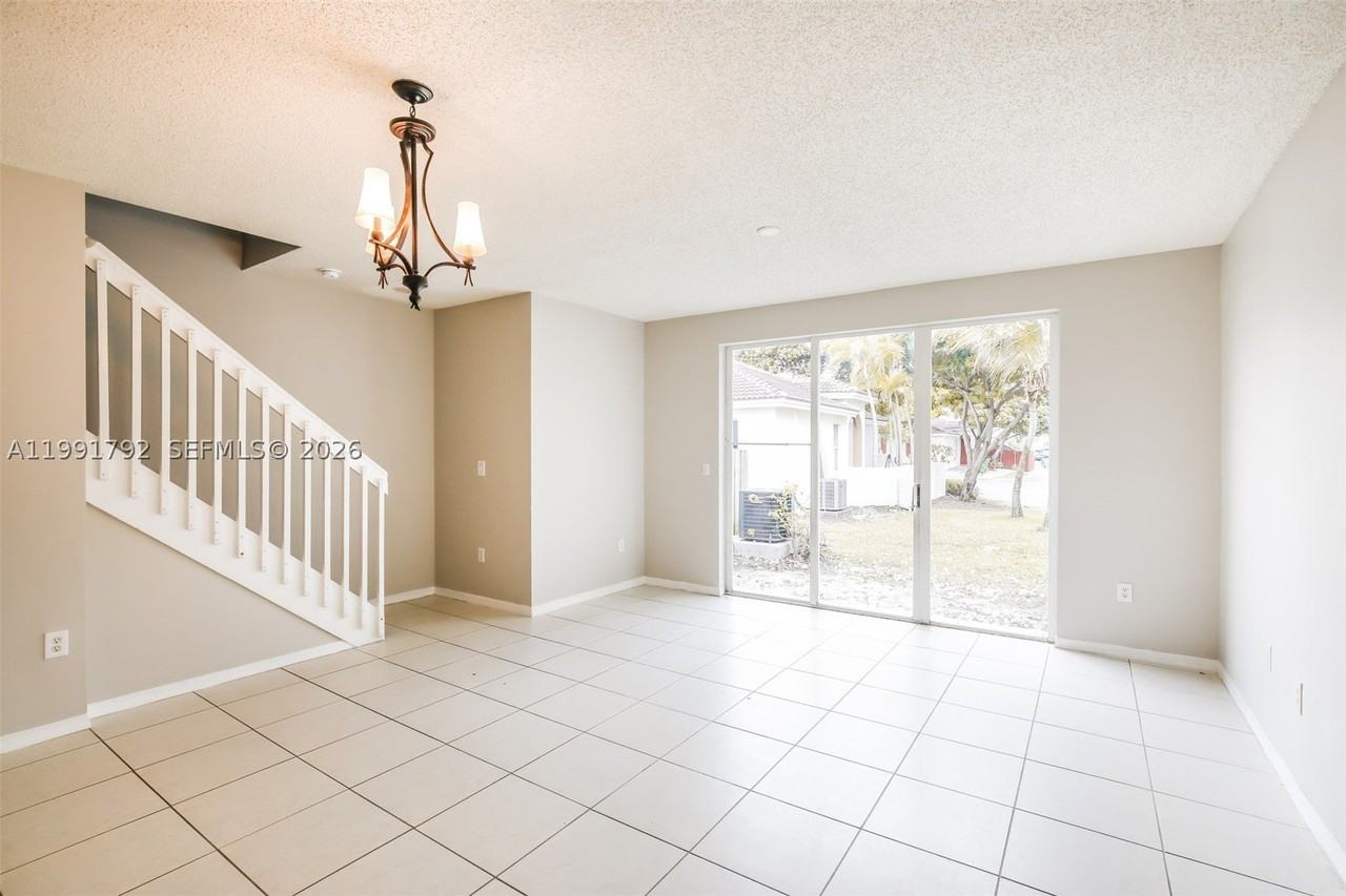 2281 Ne 42nd Cir - Photo 2 of 18