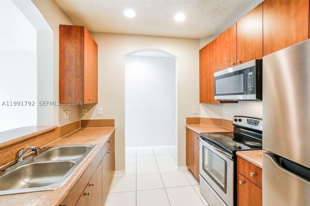 2281 Ne 42nd Cir - Photo 6 of 18