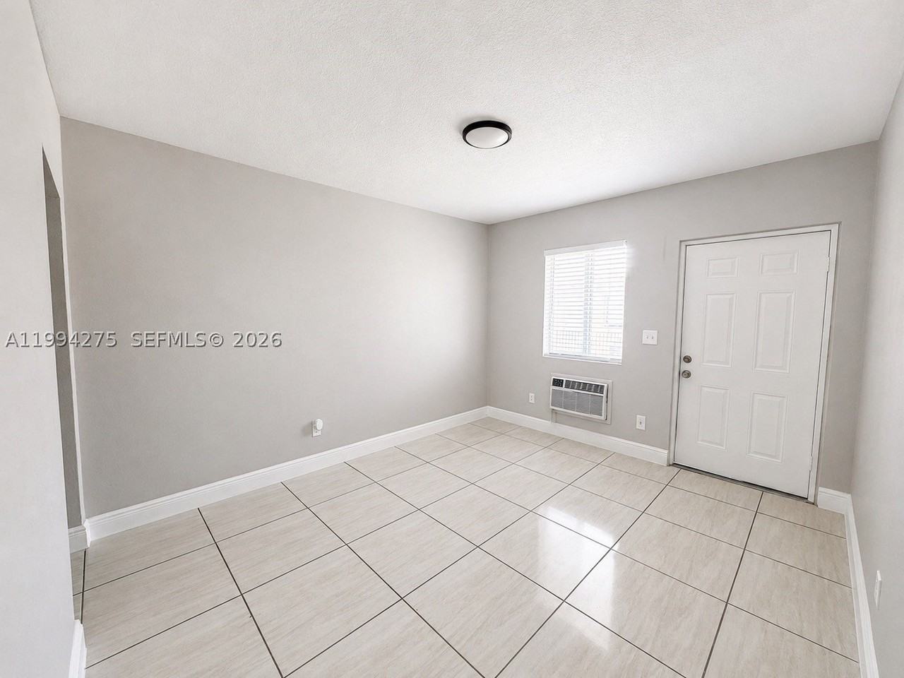 1940 Washington Ave #15 - Photo 4 of 19