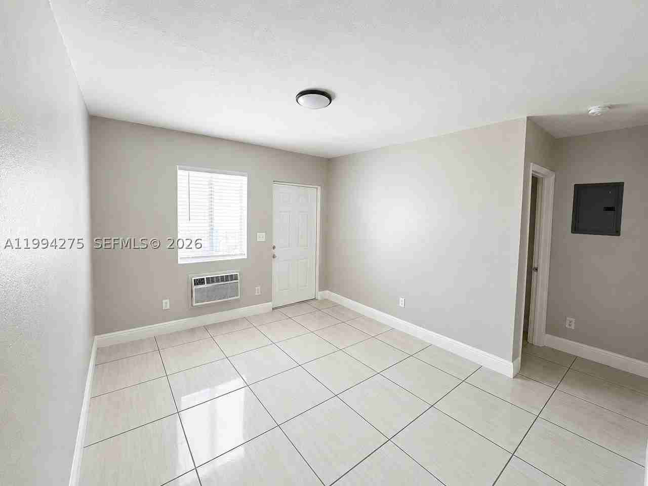 1940 Washington Ave #15 - Photo 5 of 19