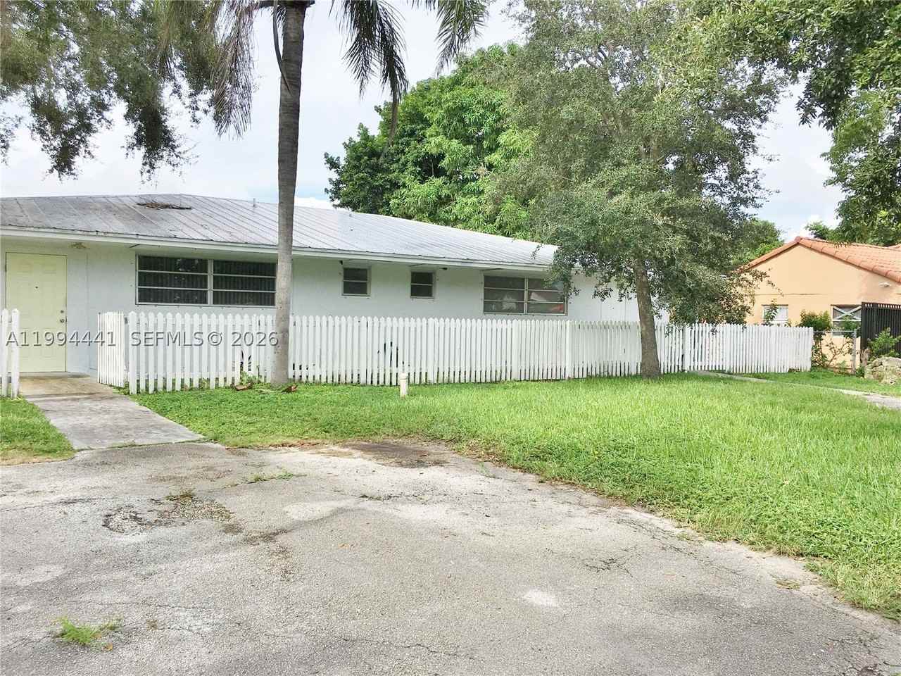 5831 Sw 62nd St #WEST - Photo 4 of 16