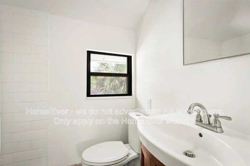 1514 Mcduff Ave S #1 - Photo 5 of 10