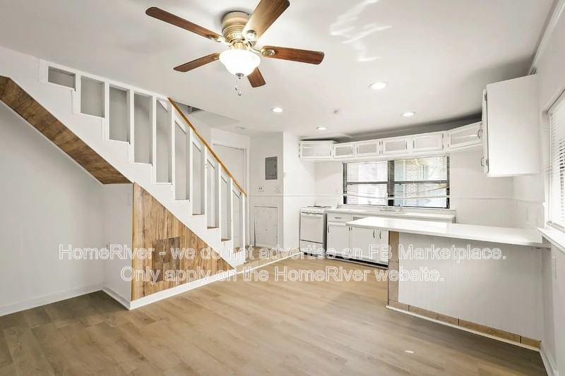 1514 Mcduff Ave S #1 - Photo 6 of 10
