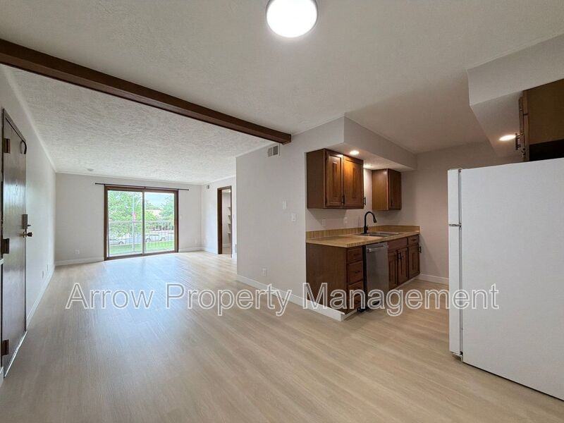 3341 Holdrege St #10 - Photo 2 of 10