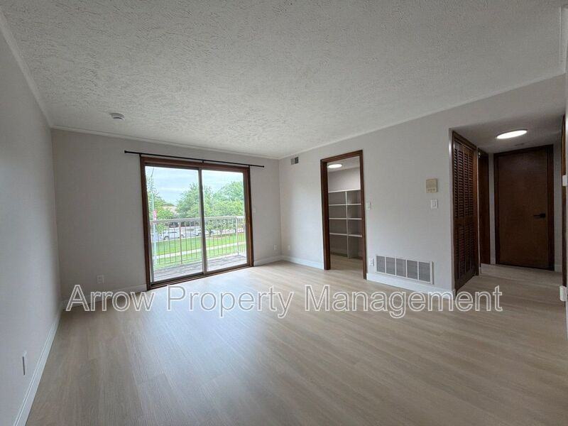 3341 Holdrege St #10 - Photo 3 of 10