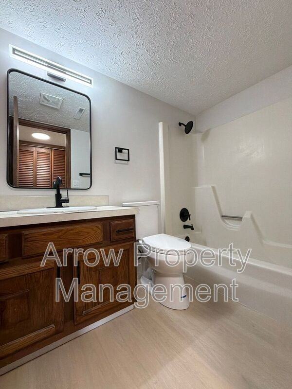 3341 Holdrege St #10 - Photo 5 of 10