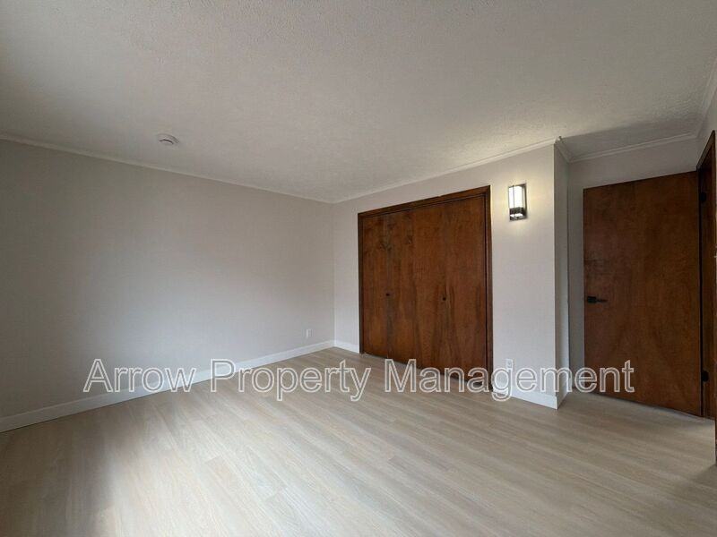 3341 Holdrege St #10 - Photo 6 of 10