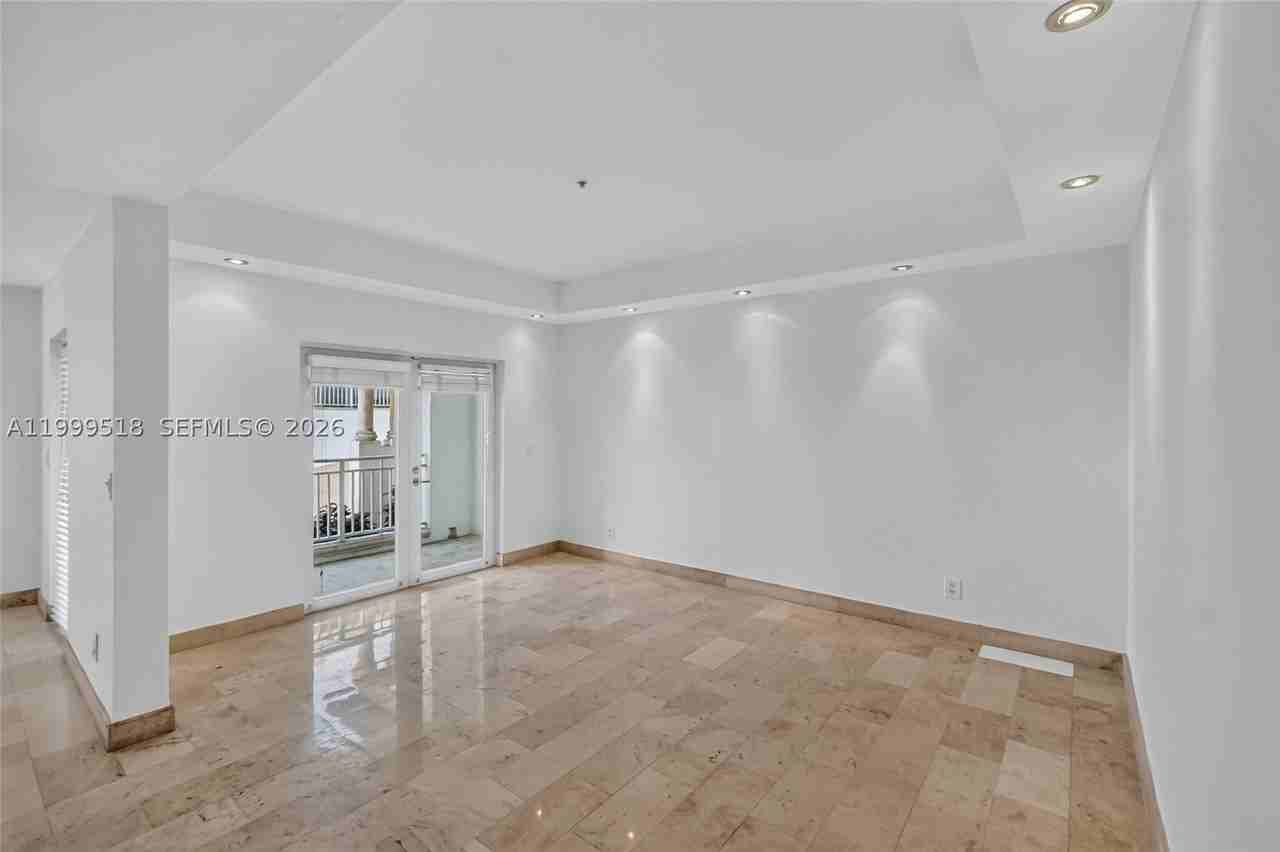 1413 20th St #209 - Photo 7 of 45