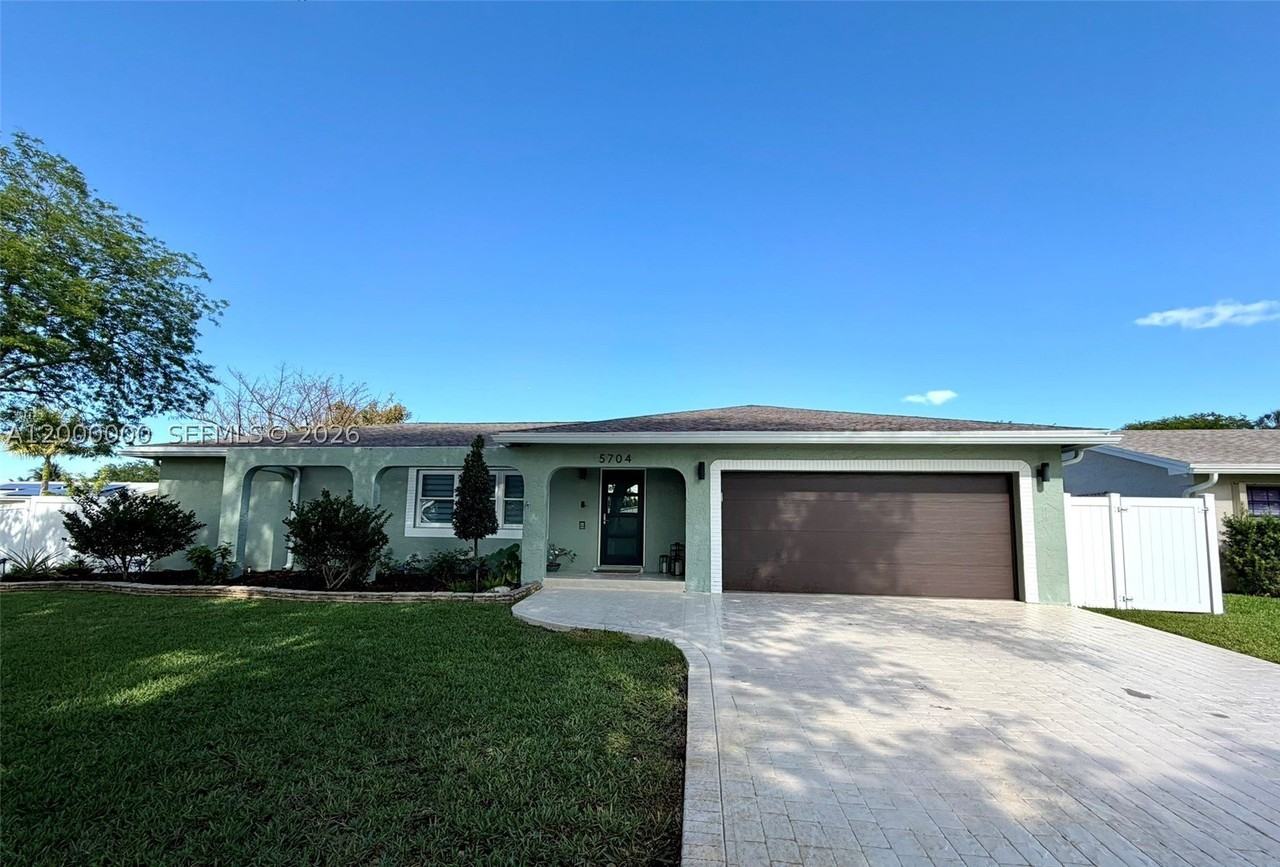 5704 Sw 116th Ave - Photo 3 of 49