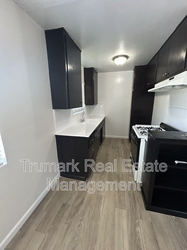 1811 Huntington Dr #4