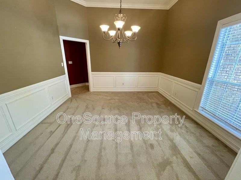 979 Watersview Dr - Photo 5 of 32