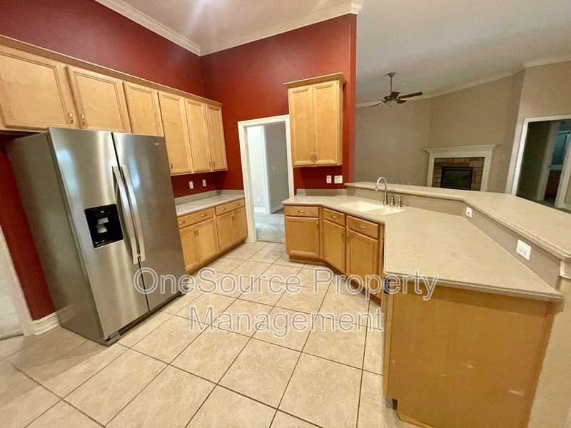 979 Watersview Dr - Photo 7 of 32