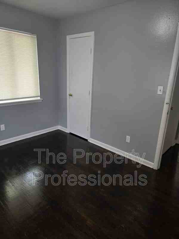 7750 Rugby Ave #D - Photo 5 of 9