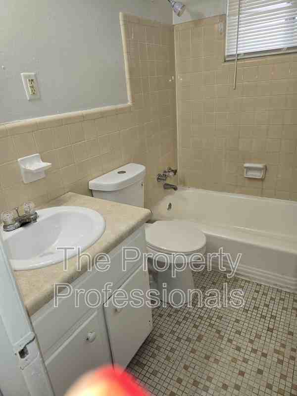 7750 Rugby Ave #D - Photo 7 of 9