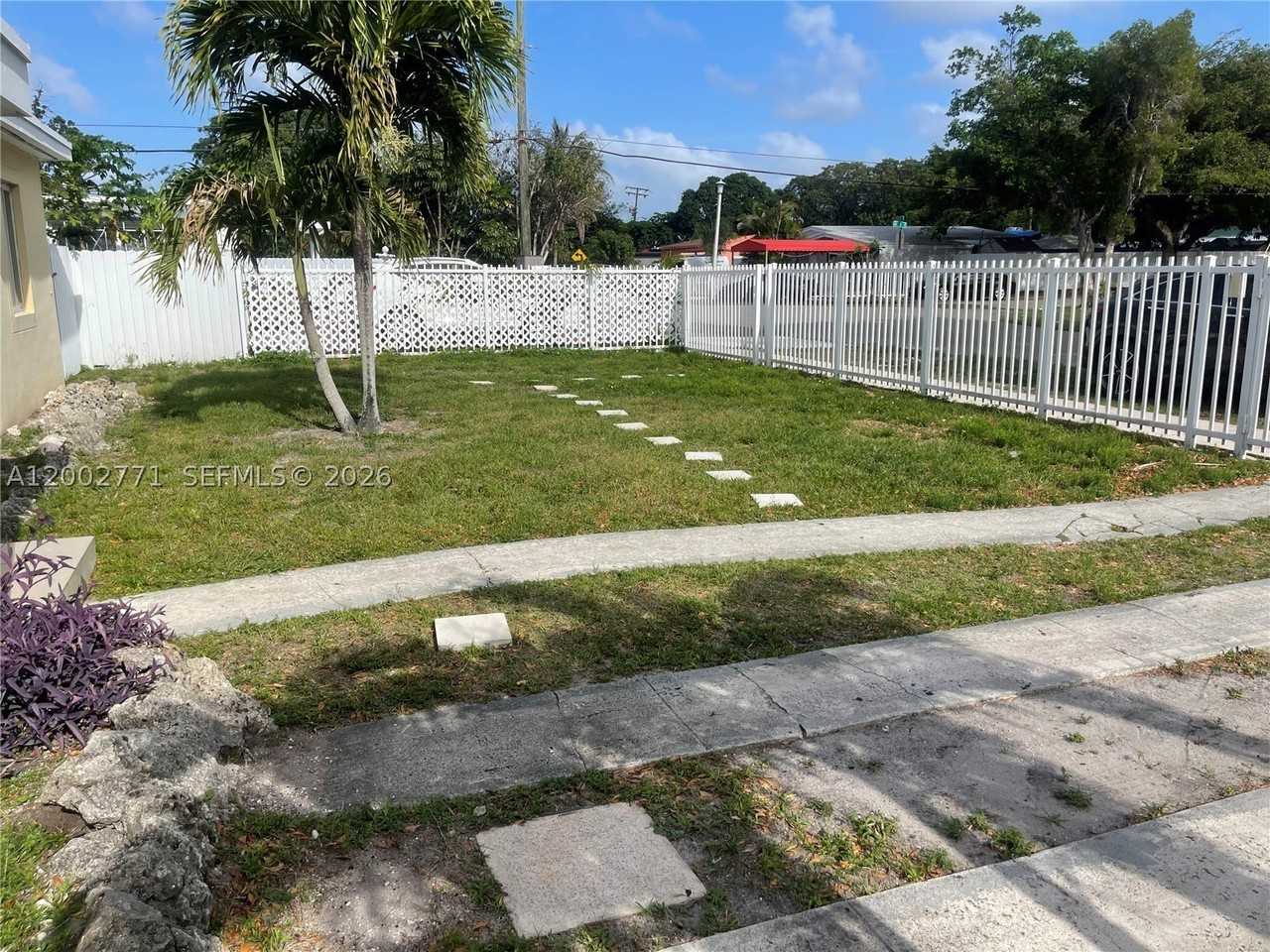 115 Nw 120th St - Photo 3 of 13