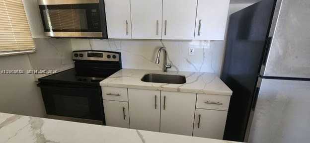 714 Ne 85th St #7 - Photo 2 of 2