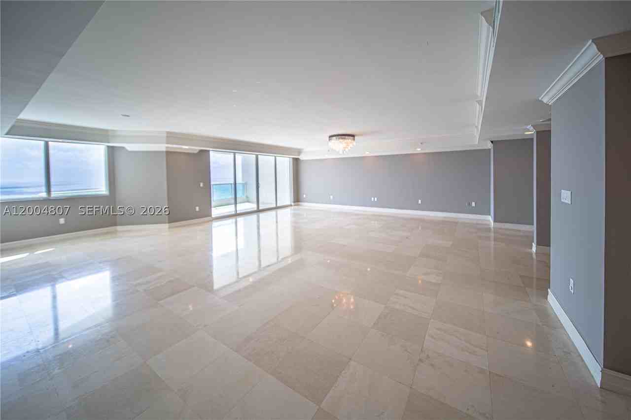 20201 E Country Club Dr #2806-07 - Photo 4 of 50