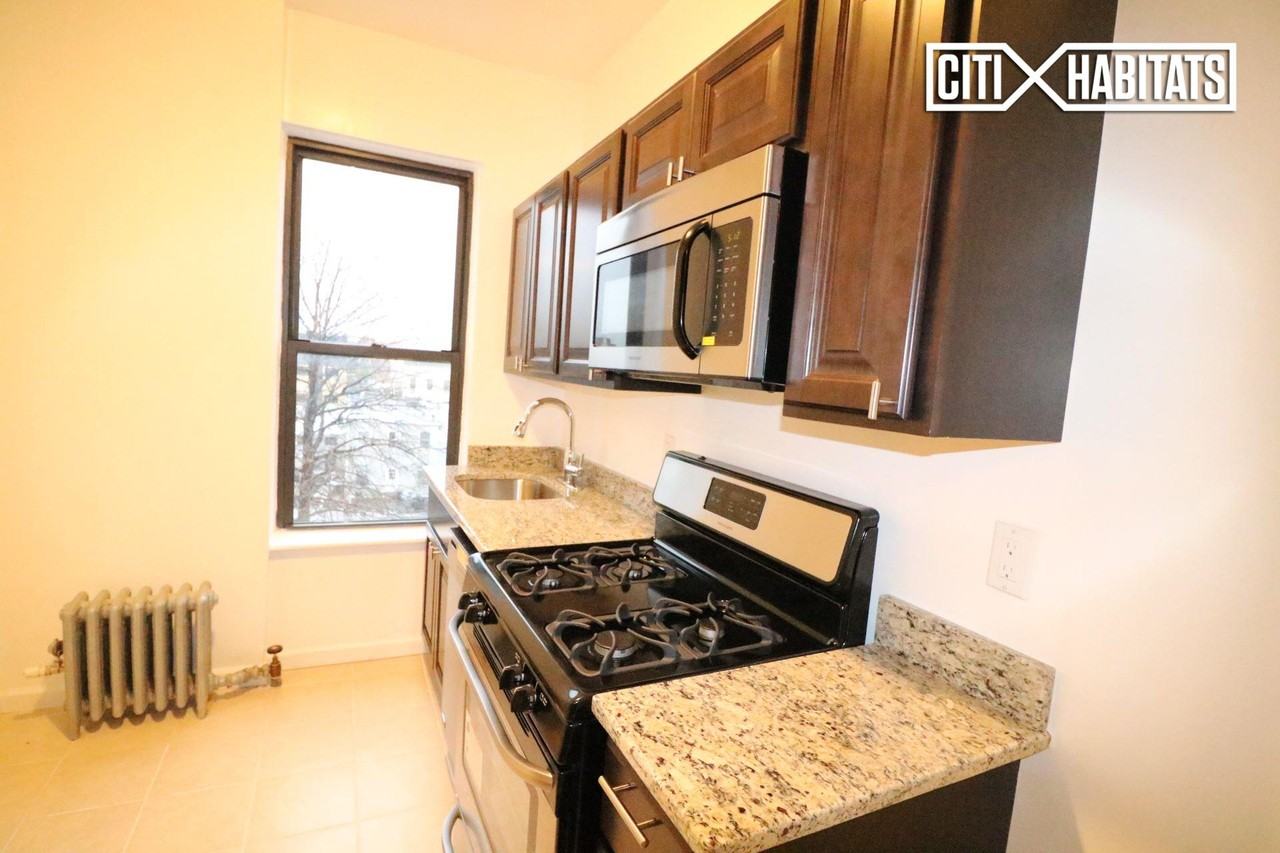 14th St #3B - Photo 3 of 7