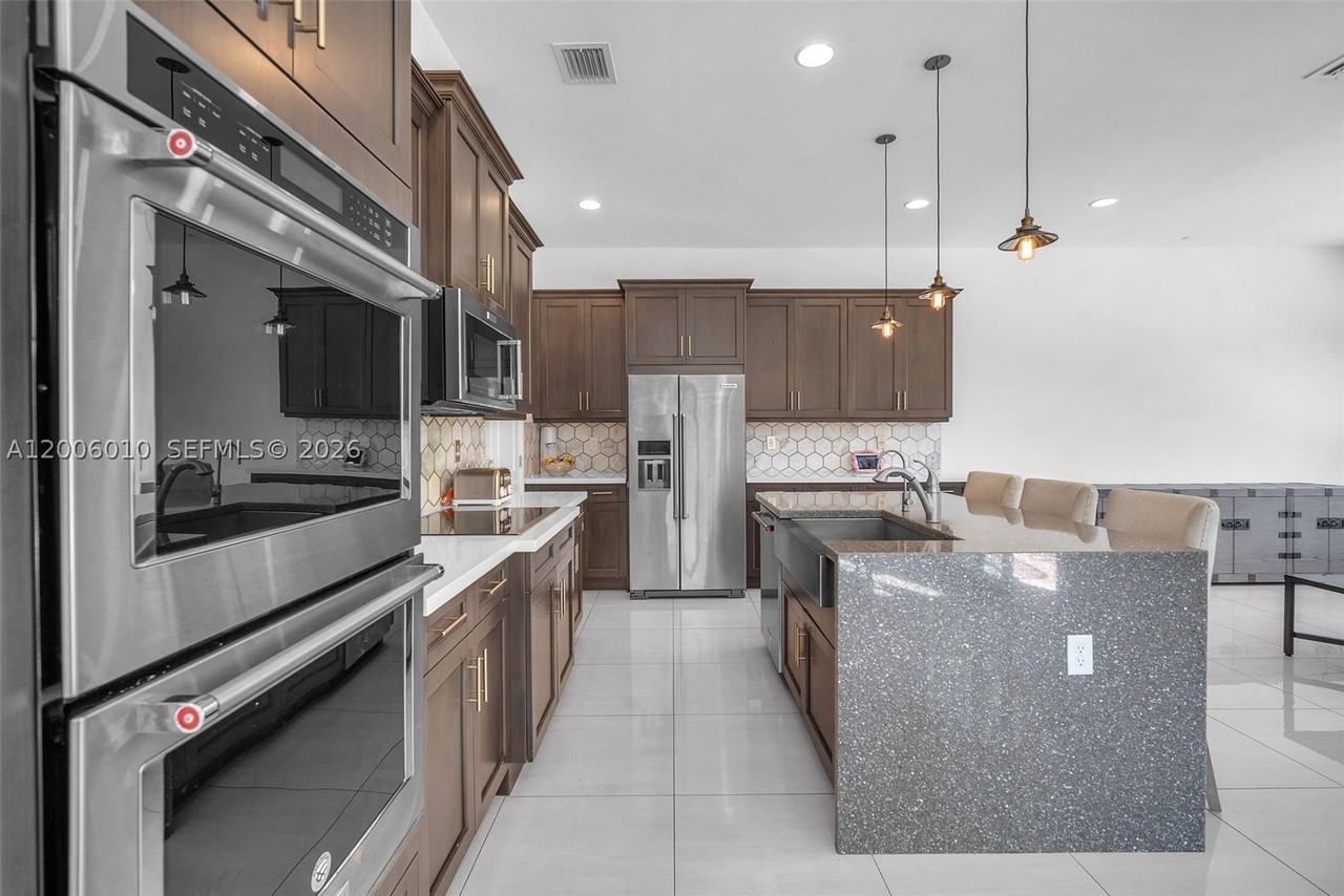 865 Sw 113th Ln - Photo 4 of 42