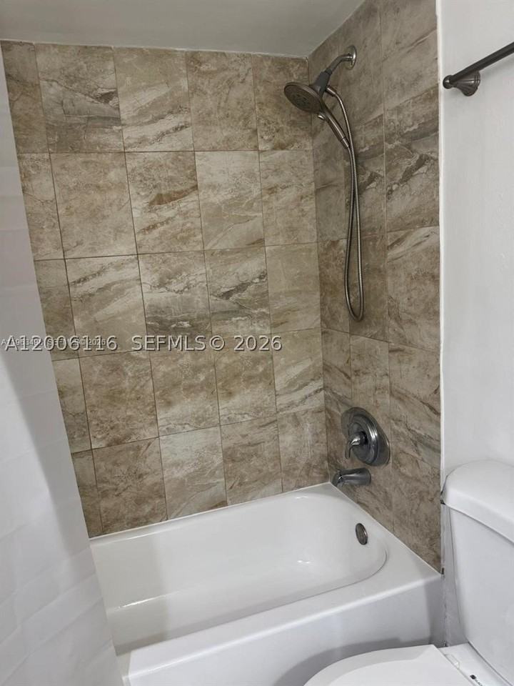 1401 Ne 191st St #D108 - Photo 5 of 8