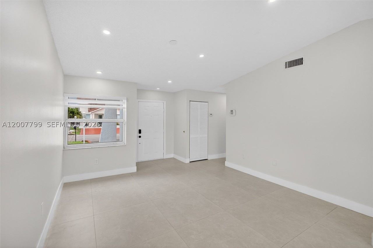 4530 Sw 143rd Pl - Photo 6 of 48