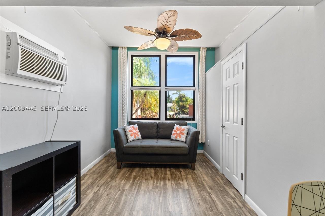 2618 Monroe St #B - Photo 5 of 13