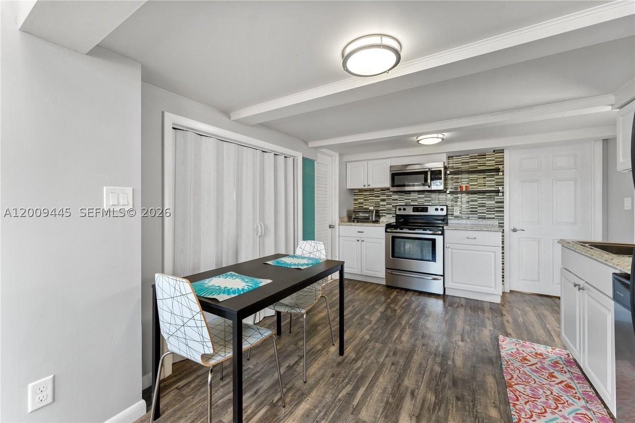 2618 Monroe St #B - Photo 7 of 13