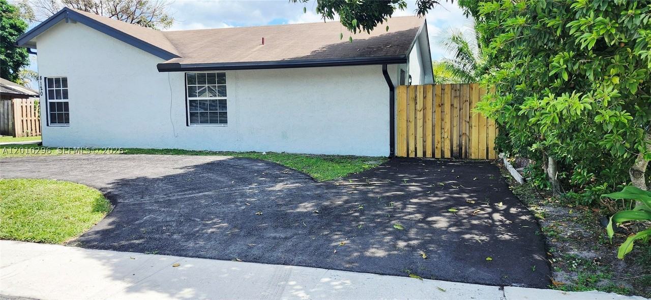 8120 Sw 4th Ct - Photo 4 of 23