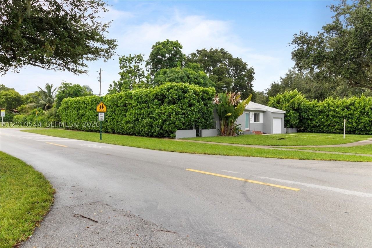 202 Nw 92nd St - Photo 4 of 41
