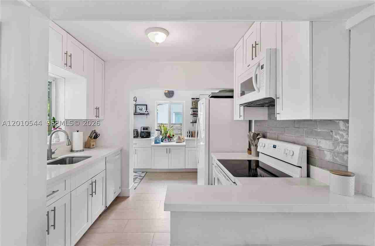 202 Nw 92nd St - Photo 6 of 41