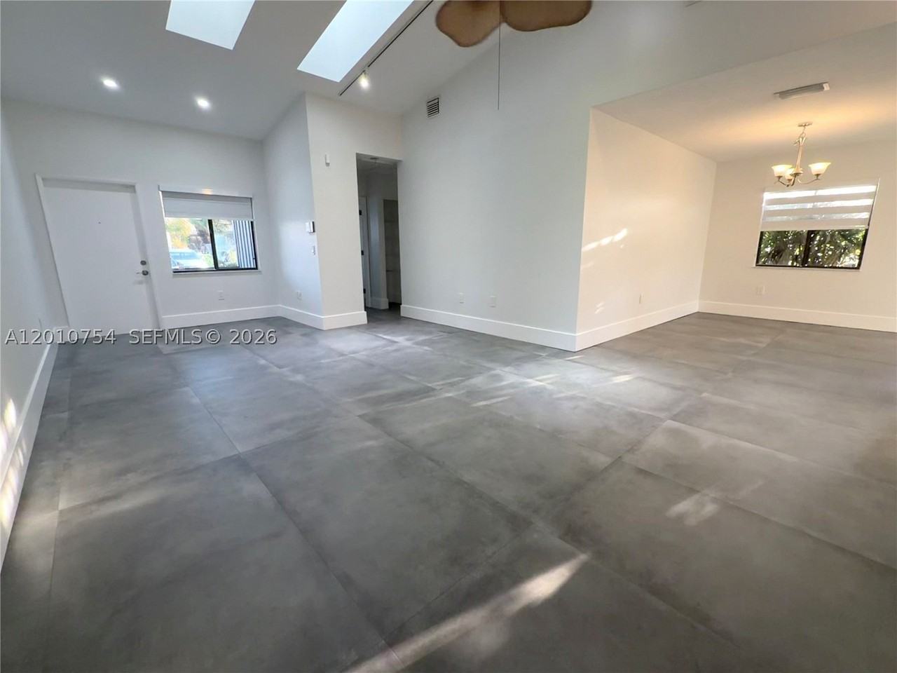 1533 Gabriel St - Photo 4 of 21