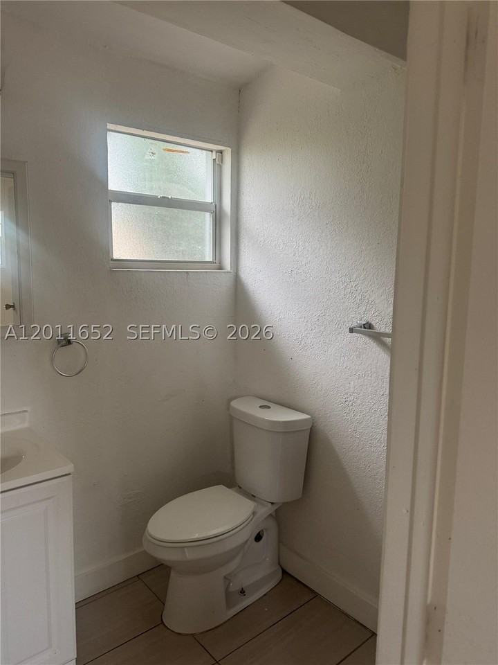 411 Nw 106th St #0 - Photo 7 of 14