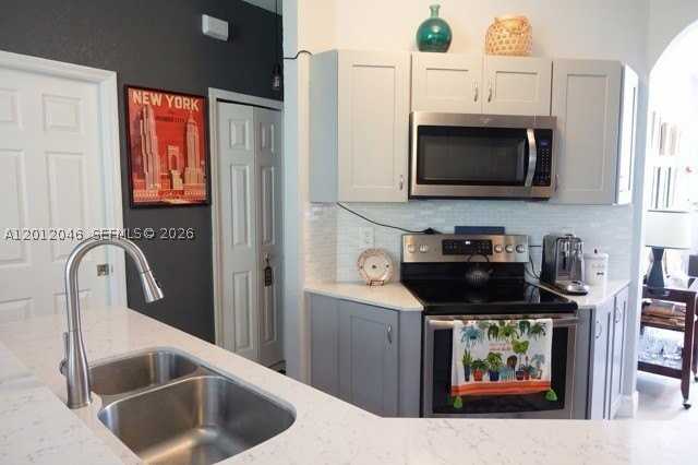 11805 Sw 138th Ave - Photo 7 of 17